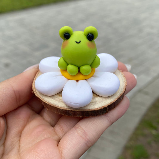 Flora Frog Desk Pet